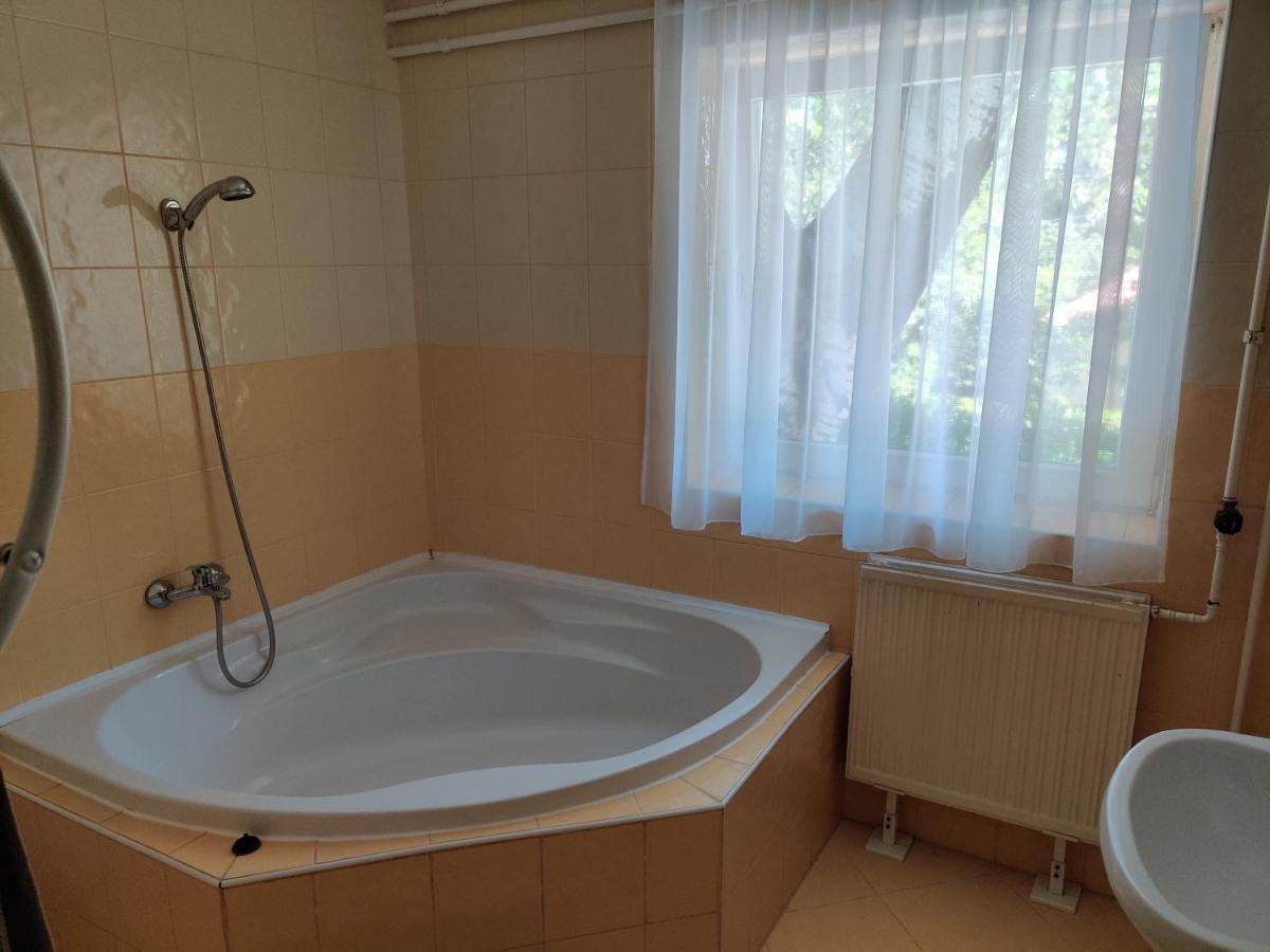 Villa Italia Guest House Siofok Exterior photo